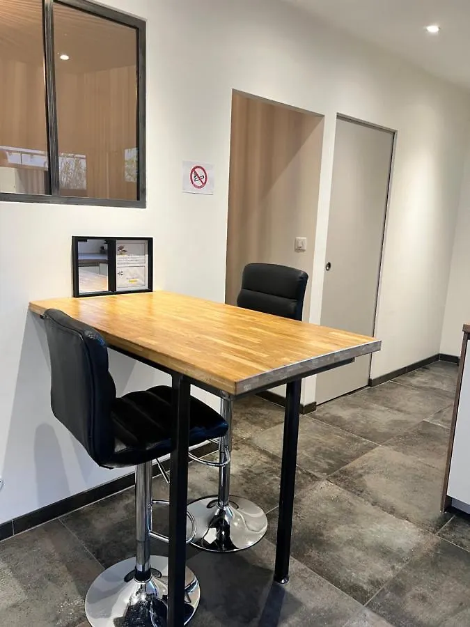 Apartamento Le Saint Symphorien, Parking Gratuit Privee Vannes 0*,  Francia